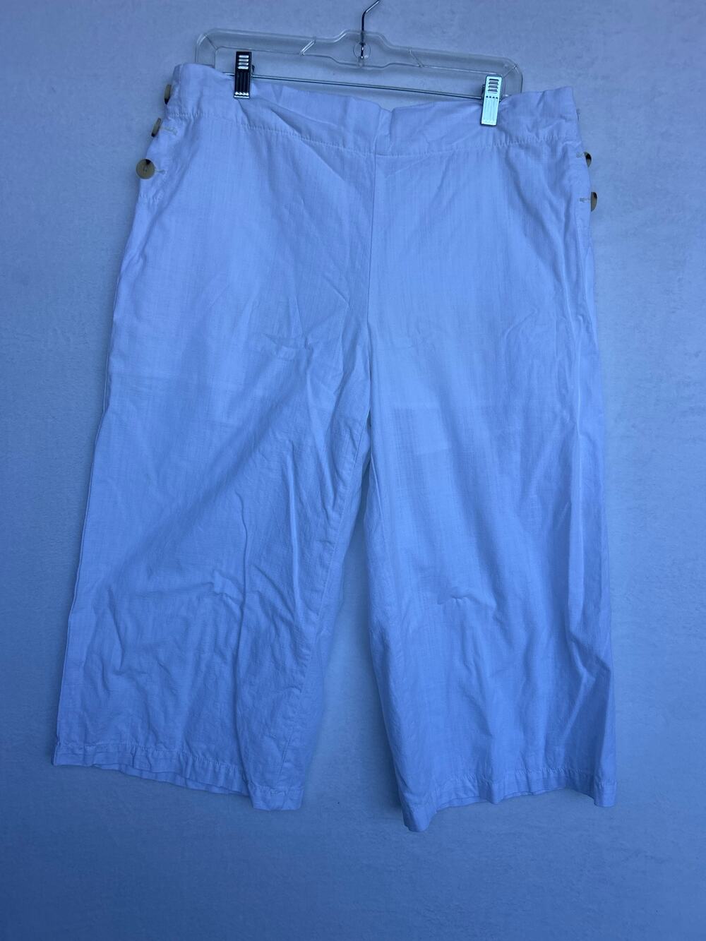 Liz Claiborne White Capri Pants Button Detail Wide Leg Crop Size - Picture 1 of 8